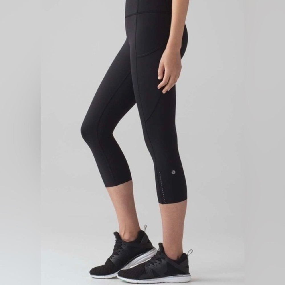 Lululemon Fast and Free Crop II *Nulux 19" Black 4 Running Gym Reflective